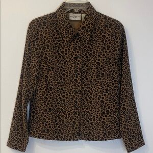 Studio Ease Leopard Print Button Down Shirt Size 8P PTP 19” EUC